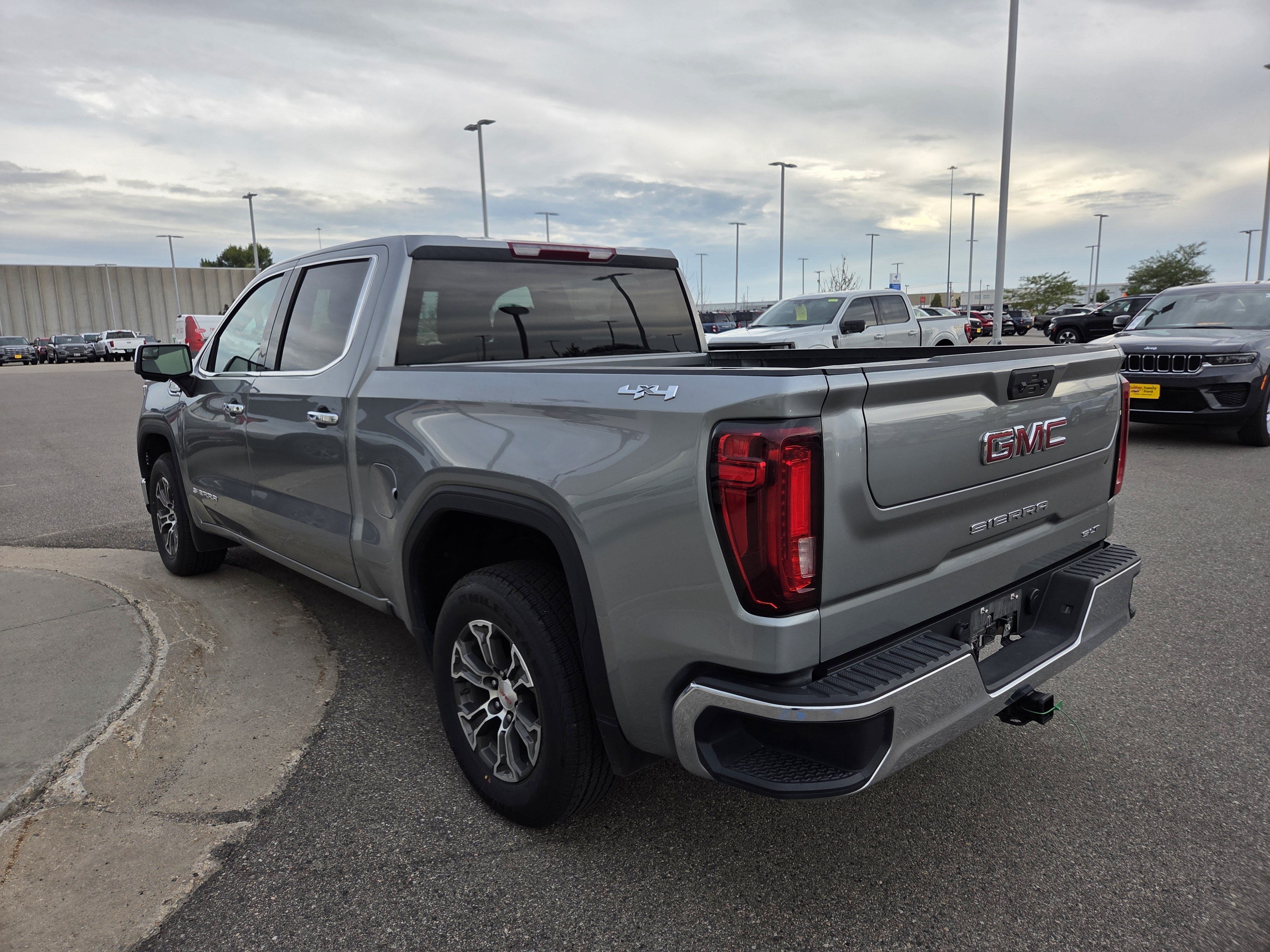 Used 2025 GMC Sierra 1500 SLT AWD/4WD image 4