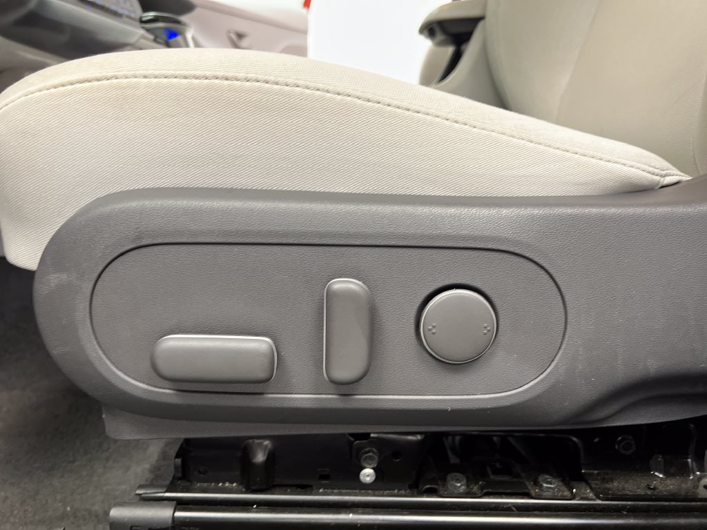 Used 2024 Hyundai Kona SEL AWD/4WD image 13