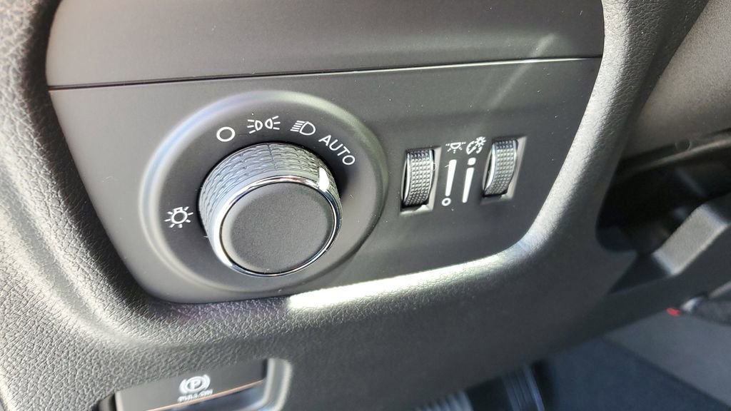 New 2025 Jeep Grand Cherokee L Altitude image 24