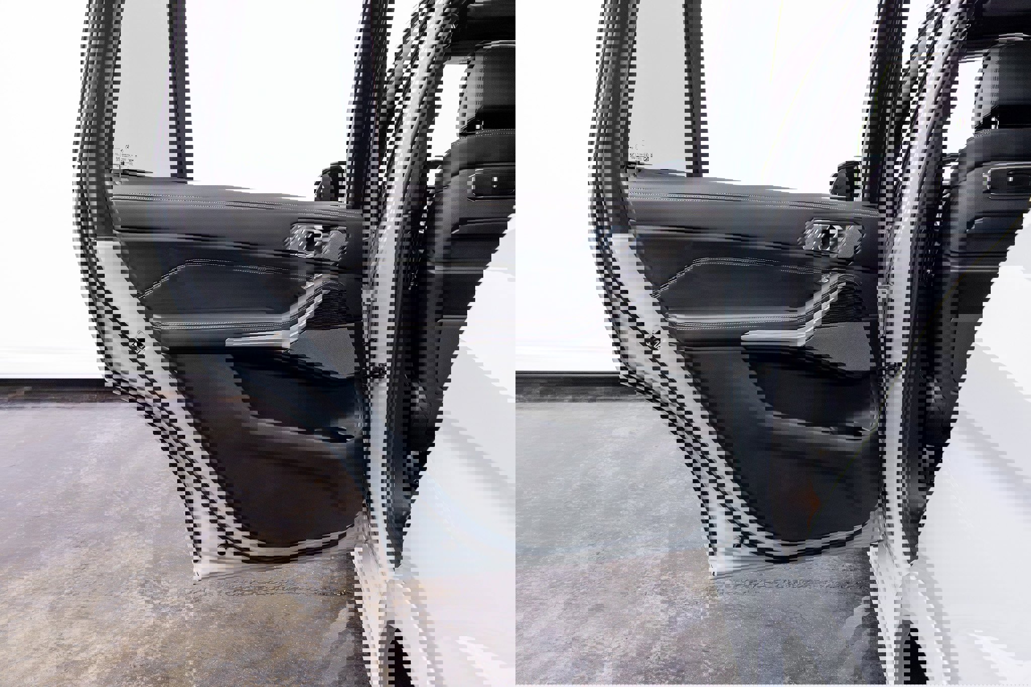 Used 2024 BMW X7 xDrive40i w/ M Sport Package image 39