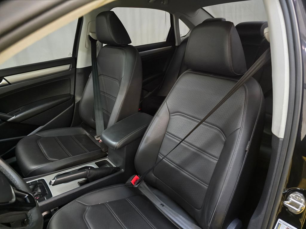 Used 2021 Volkswagen Passat 2.0T SE image 21