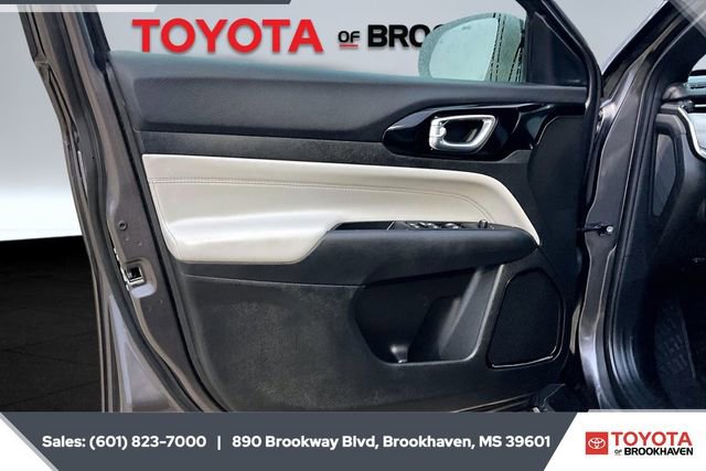 Used 2024 Jeep Compass Limited image 17