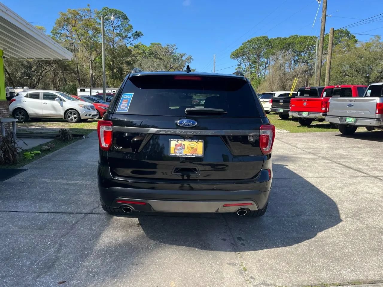 Used 2017 Ford Explorer XLT w/ Equipment Group 202A FWD image 6