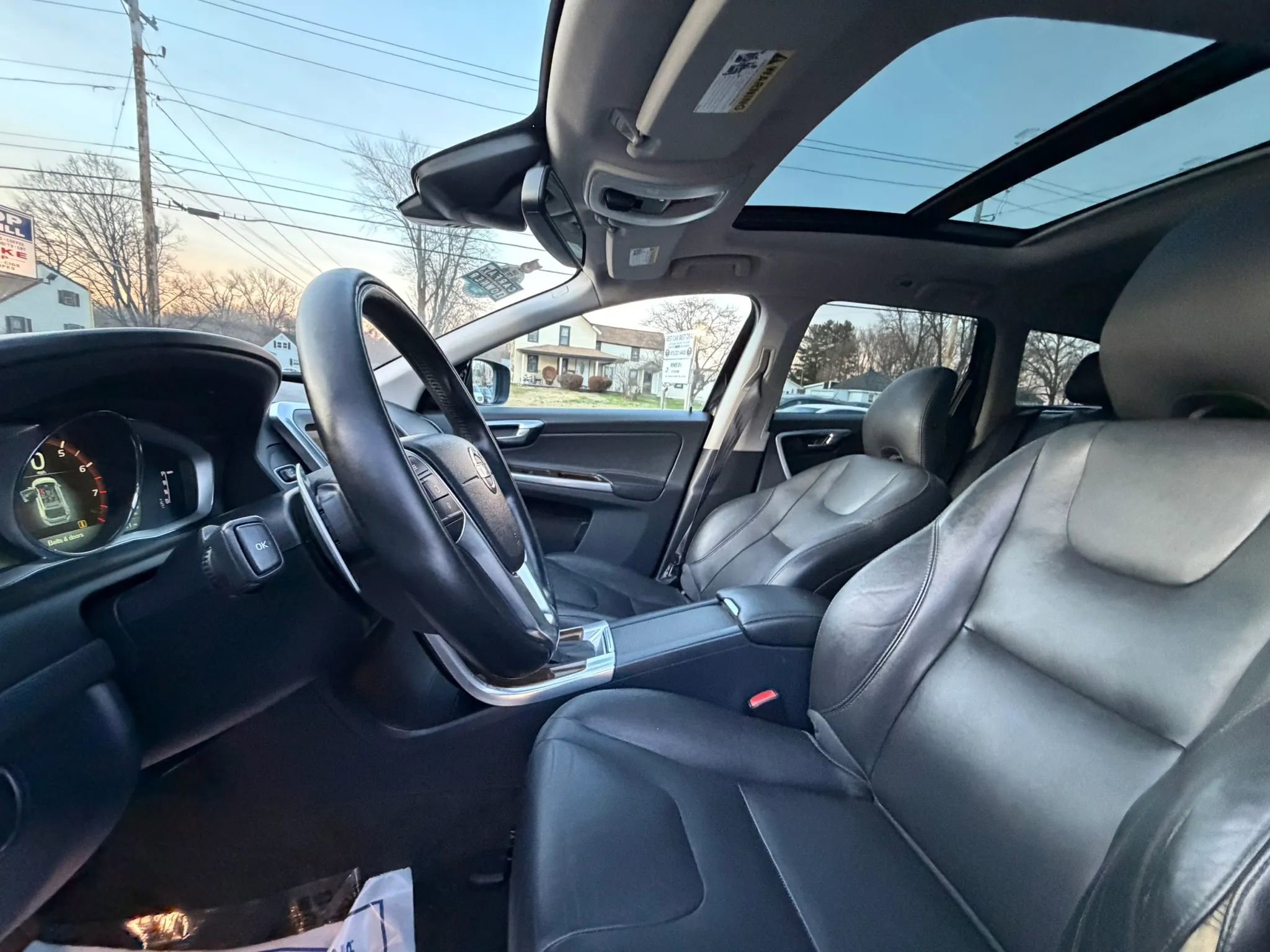 Used 2015 Volvo XC60 T6 image 9