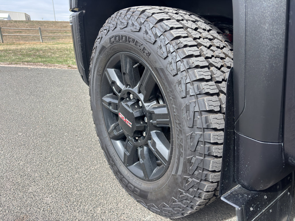 Used 2024 GMC Sierra 3500 AT4 w/ AT4 Preferred Package image 13