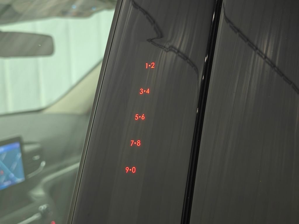 Used 2020 Ford Explorer XLT w/ Equipment Group 202A image 12