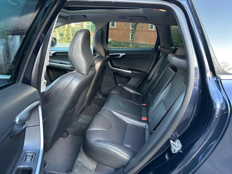 Used 2017 Volvo XC60 T6 Dynamic w/ Preferred Option Package image 19