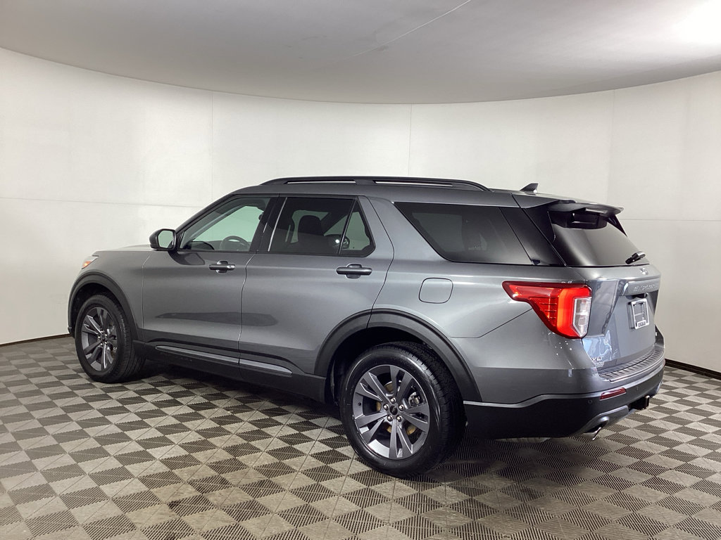 Used 2023 Ford Explorer XLT w/ Equipment Group 202A AWD/4WD image 4
