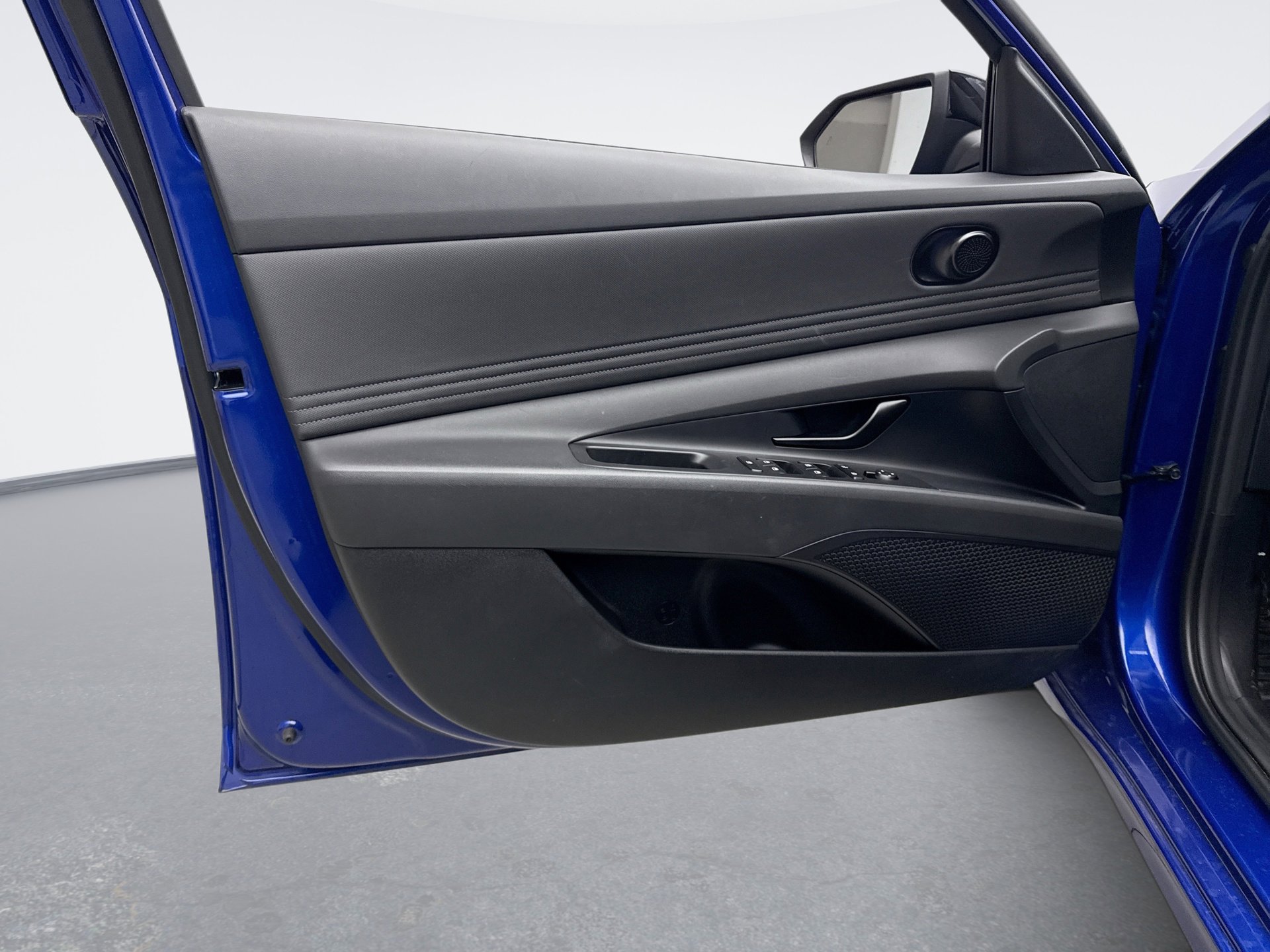 Used 2025 Hyundai Elantra Sport image 9