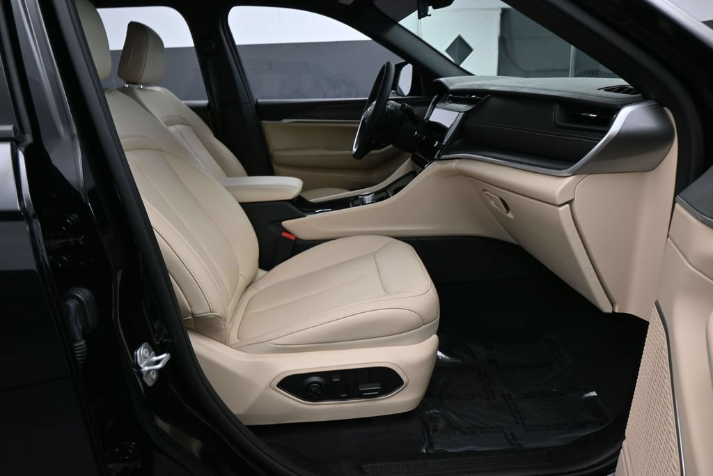 Used 2026 Jeep Grand Cherokee Limited RWD image 41