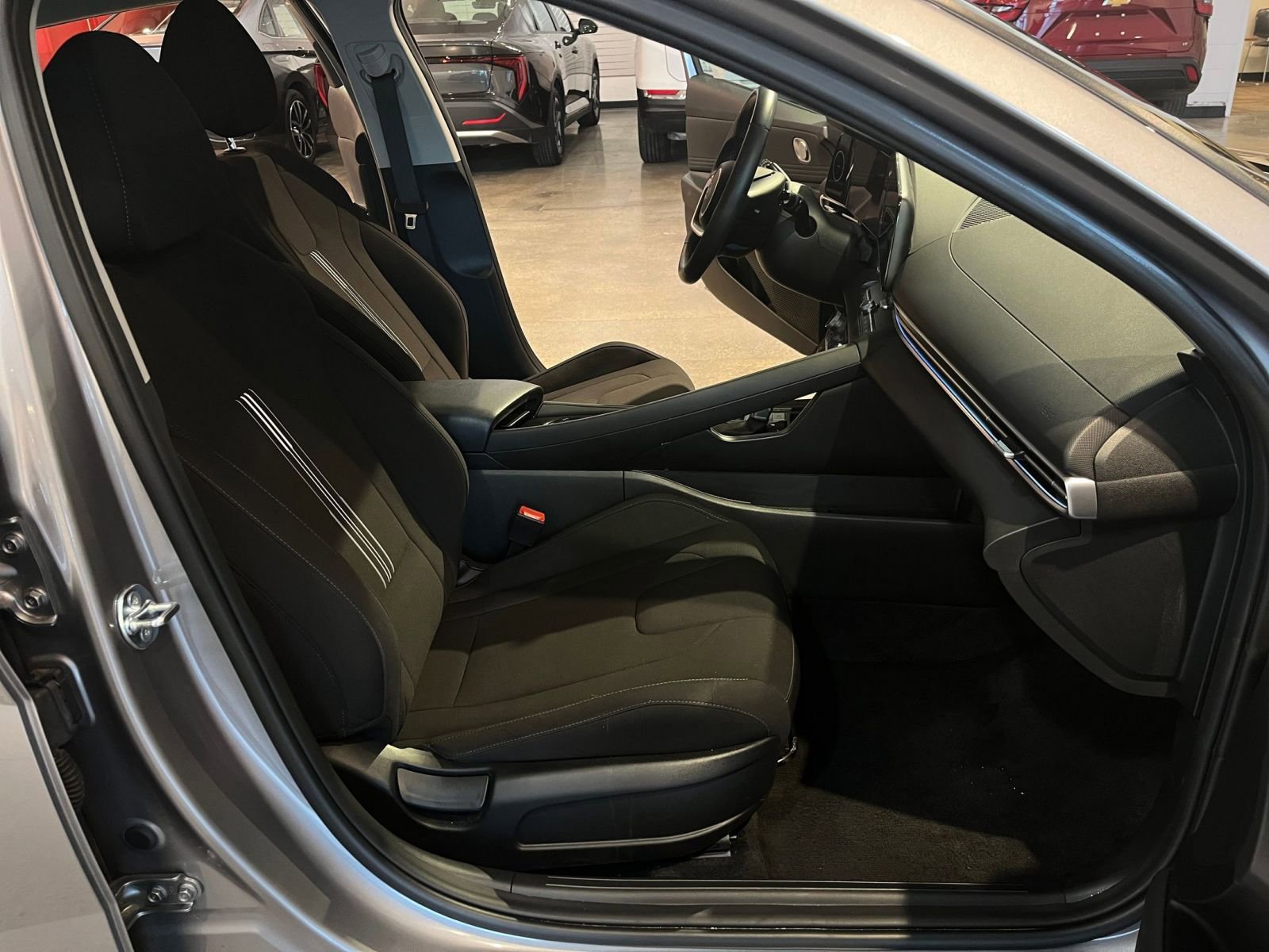 Used 2025 Hyundai Elantra SEL image 37