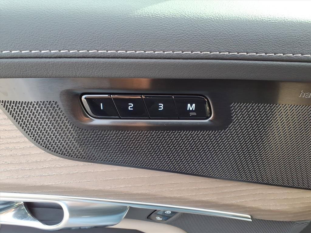 New 2026 Volvo XC90 B6 Plus AWD/4WD image 13
