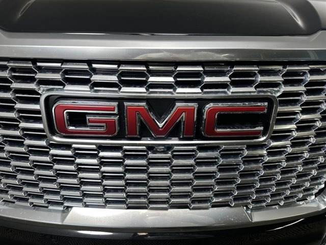 Used 2021 GMC Yukon XL Denali w/ Denali Premium Package image 9