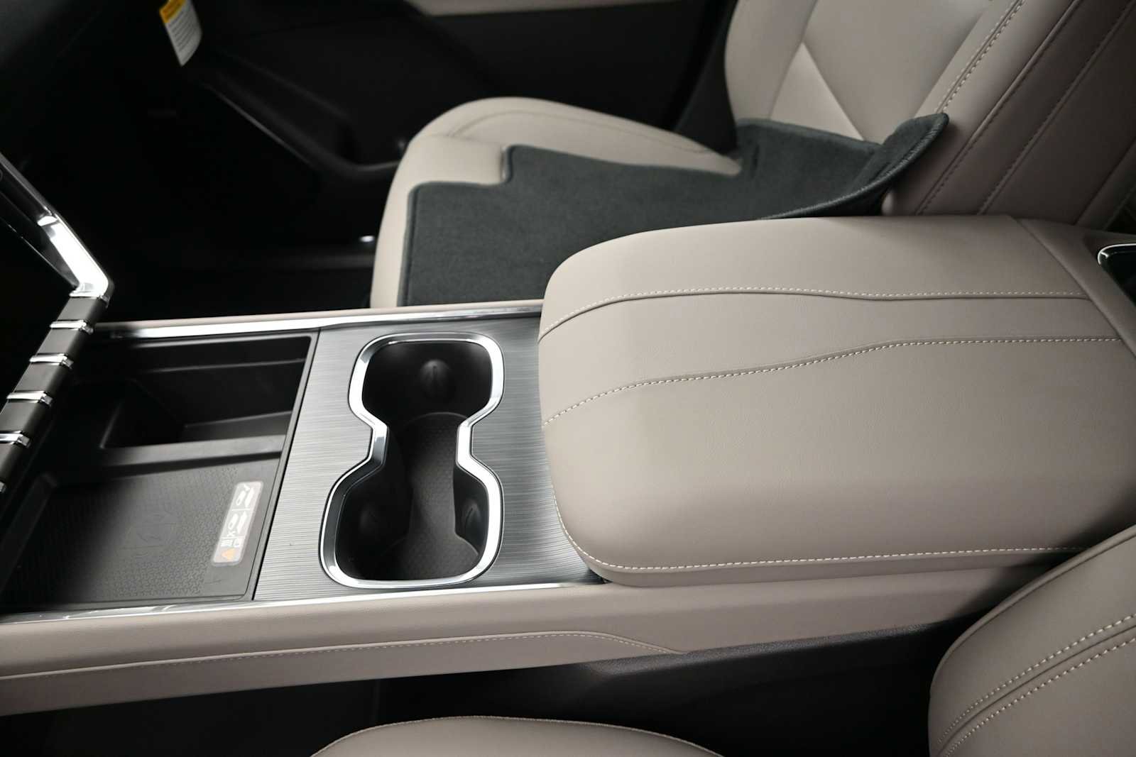 New 2026 GMC Acadia Elevation w/ Black Edition AWD/4WD image 13