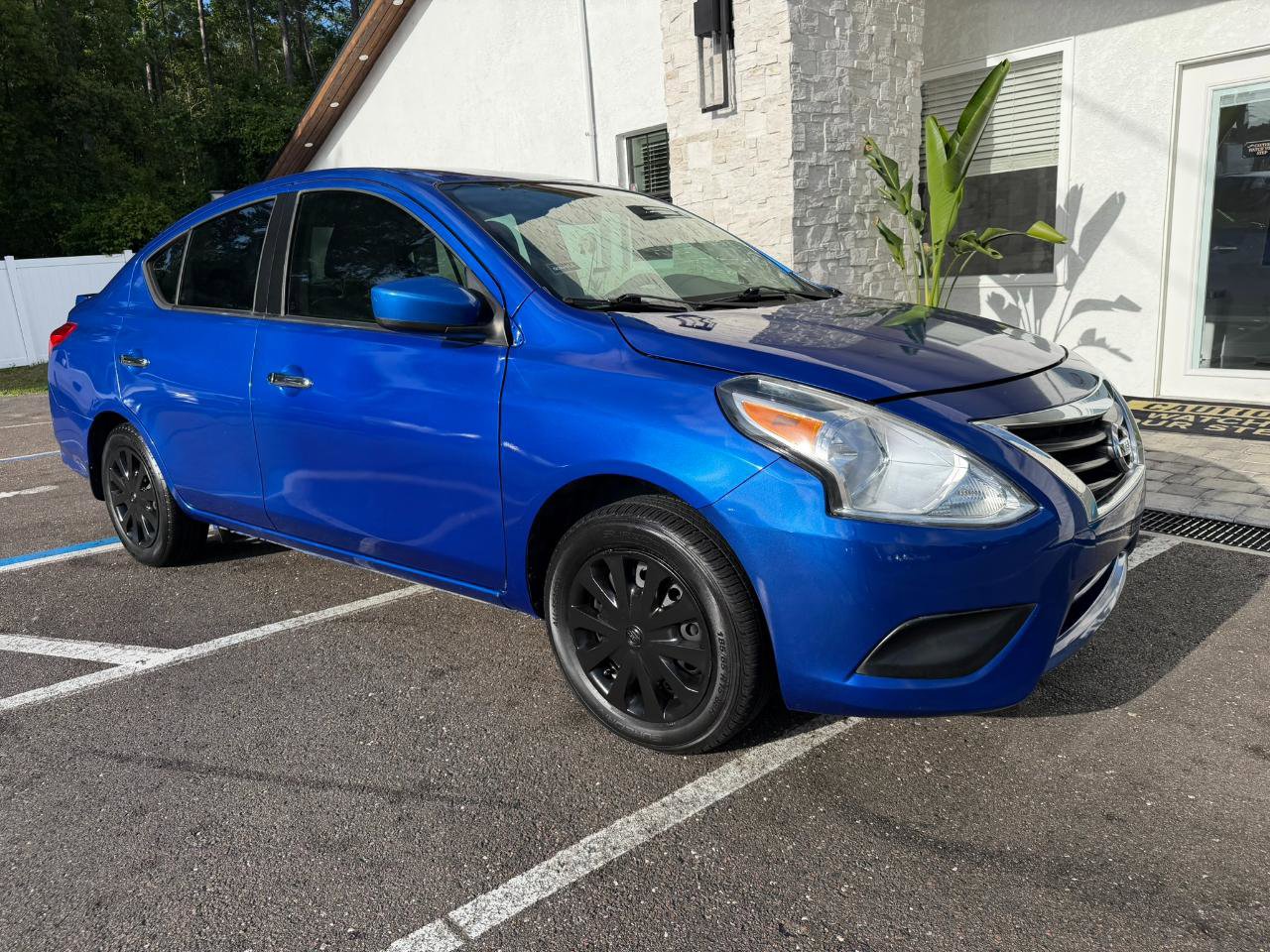 Used 2015 Nissan Versa SV FWD image 19