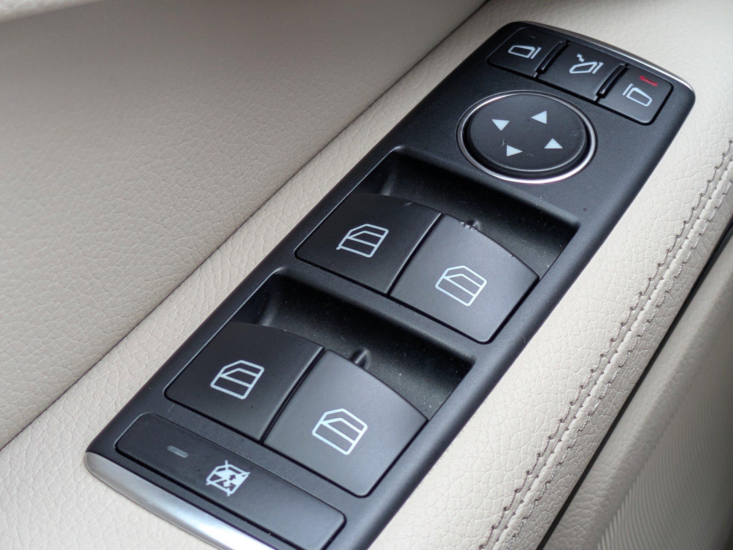 Used 2016 Mercedes-Benz E 350 4MATIC Sedan image 23