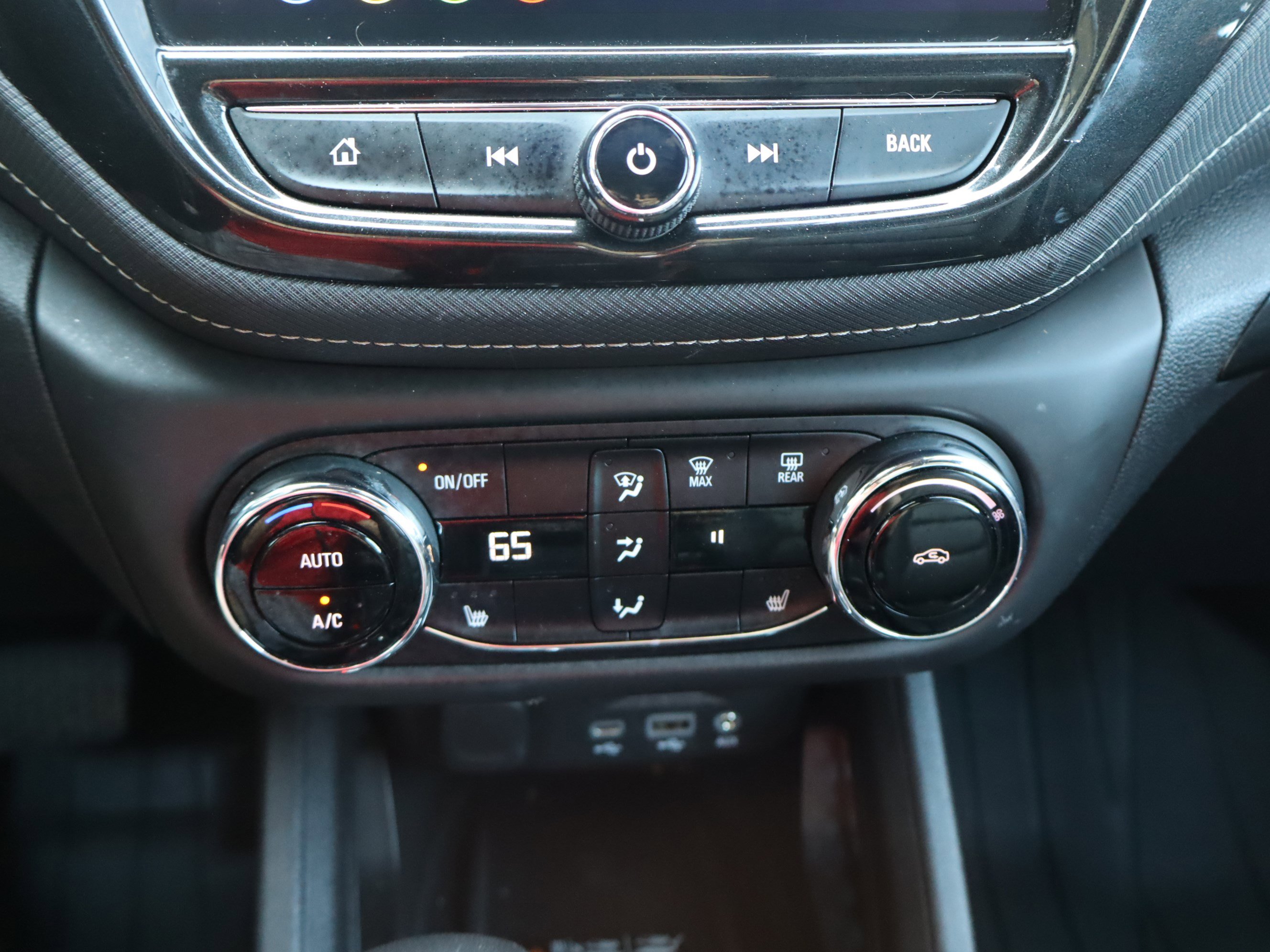 Used 2021 Chevrolet TrailBlazer ACTIV w/ Technology Package FWD image 27