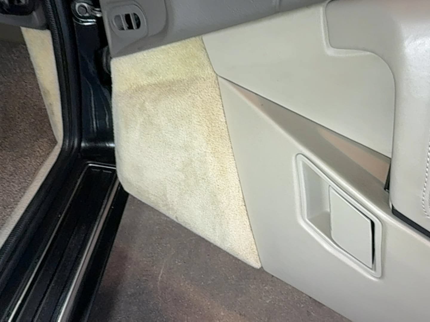 Used 1993 Cadillac Allante FWD image 62
