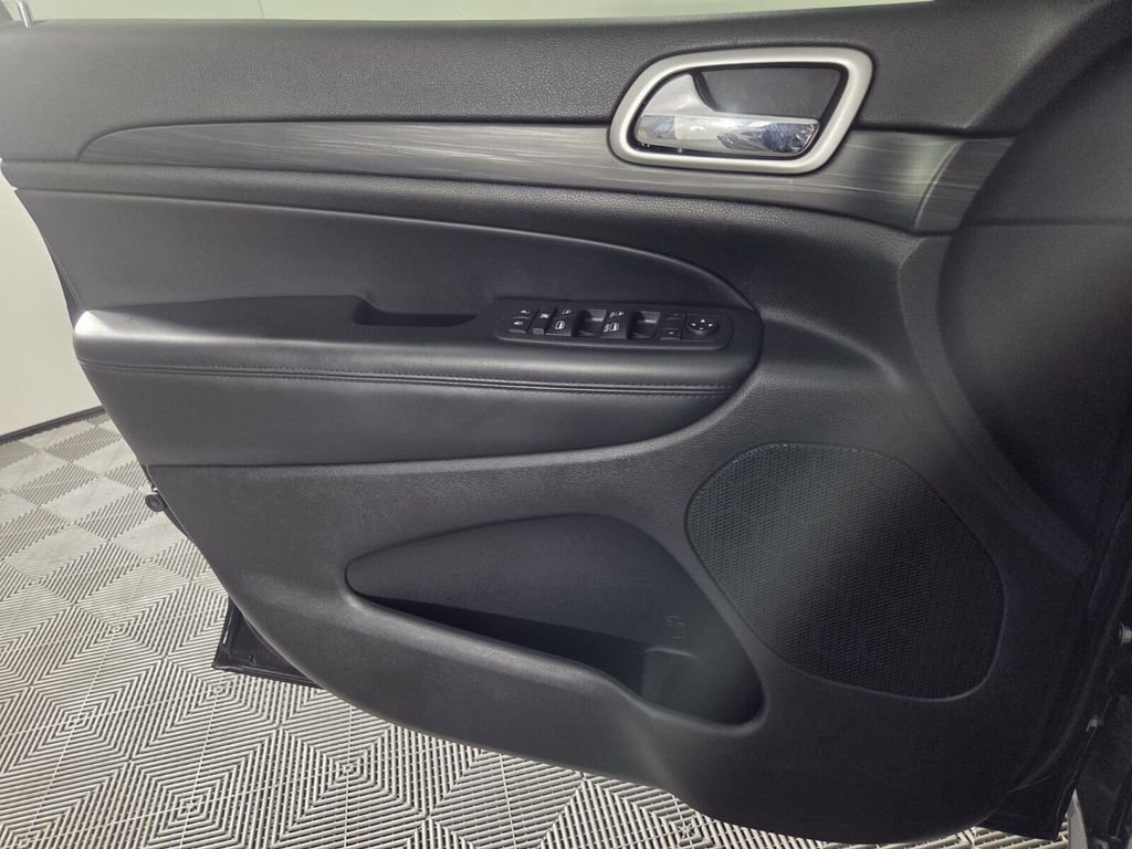 Used 2020 Jeep Grand Cherokee Altitude RWD image 20