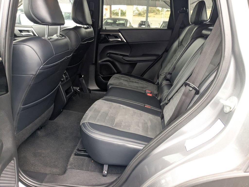 Used 2024 Mitsubishi Outlander SE image 50