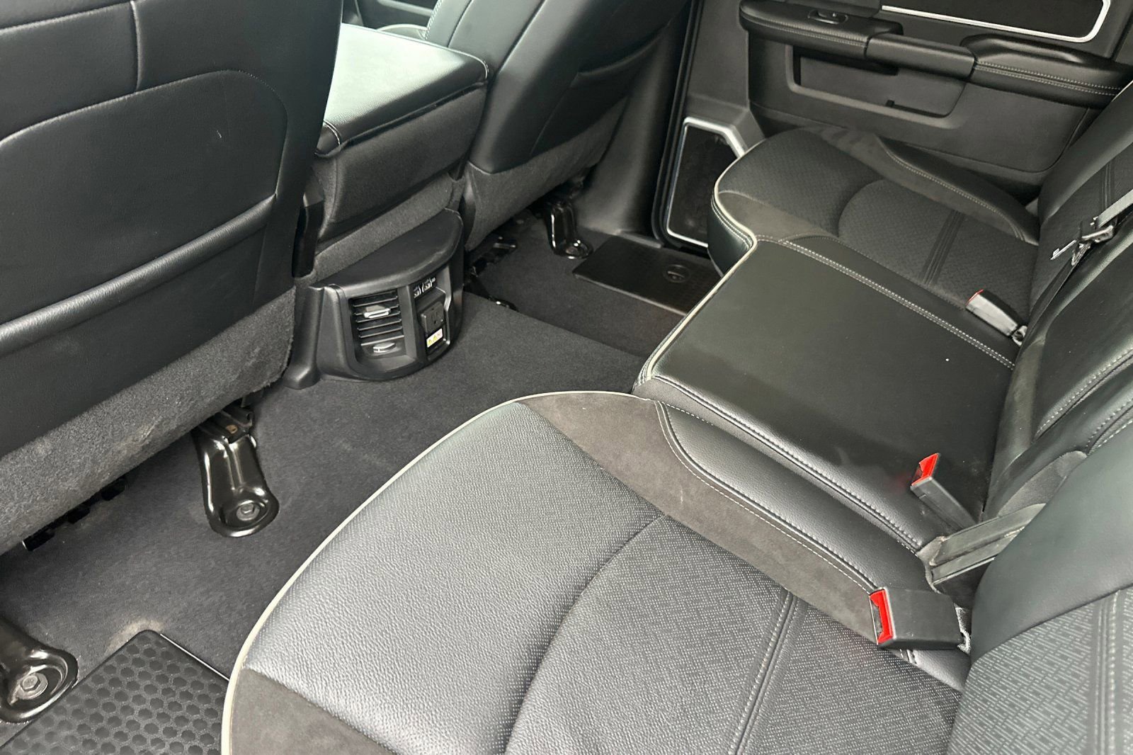 Used 2024 RAM 2500 Laramie image 13