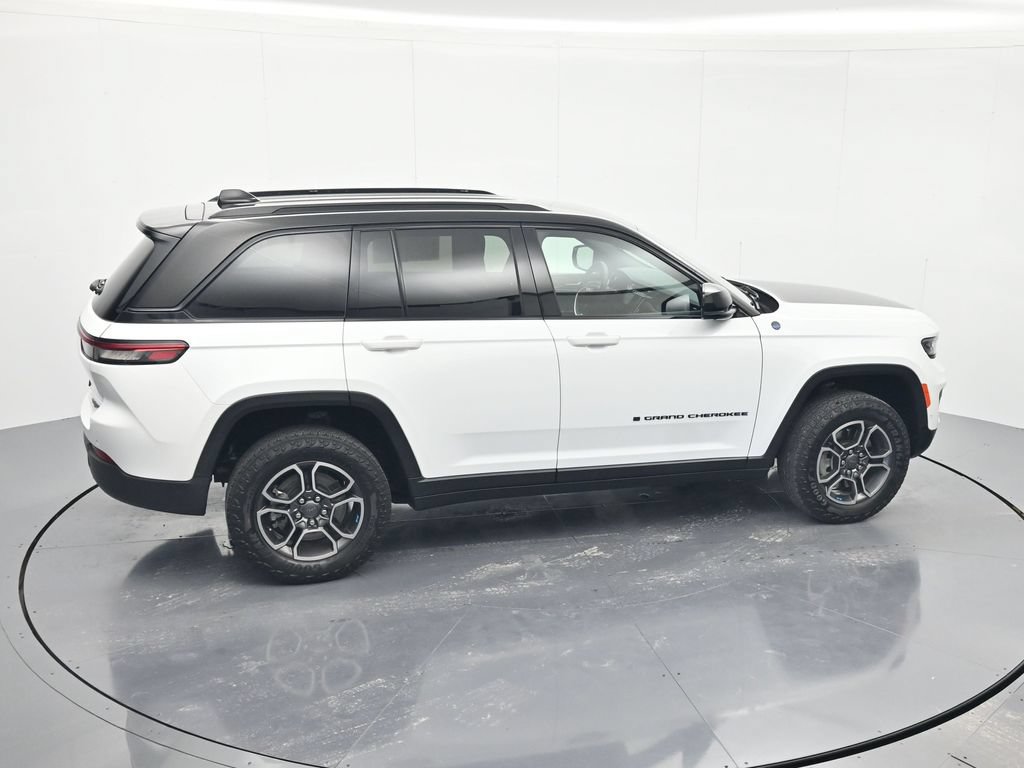 Used 2023 Jeep Grand Cherokee Trailhawk w/ Advanced Protech Group II AWD/4WD image 32