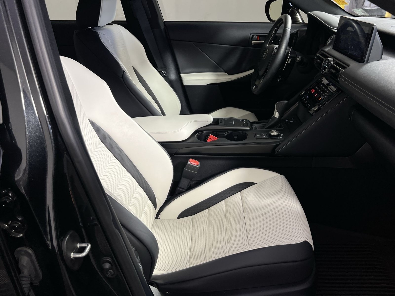 Used 2025 Lexus IS 350 F Sport w/ Navigation Package AWD/4WD image 27