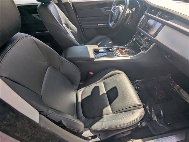 Used 2018 Jaguar XF Prestige image 22