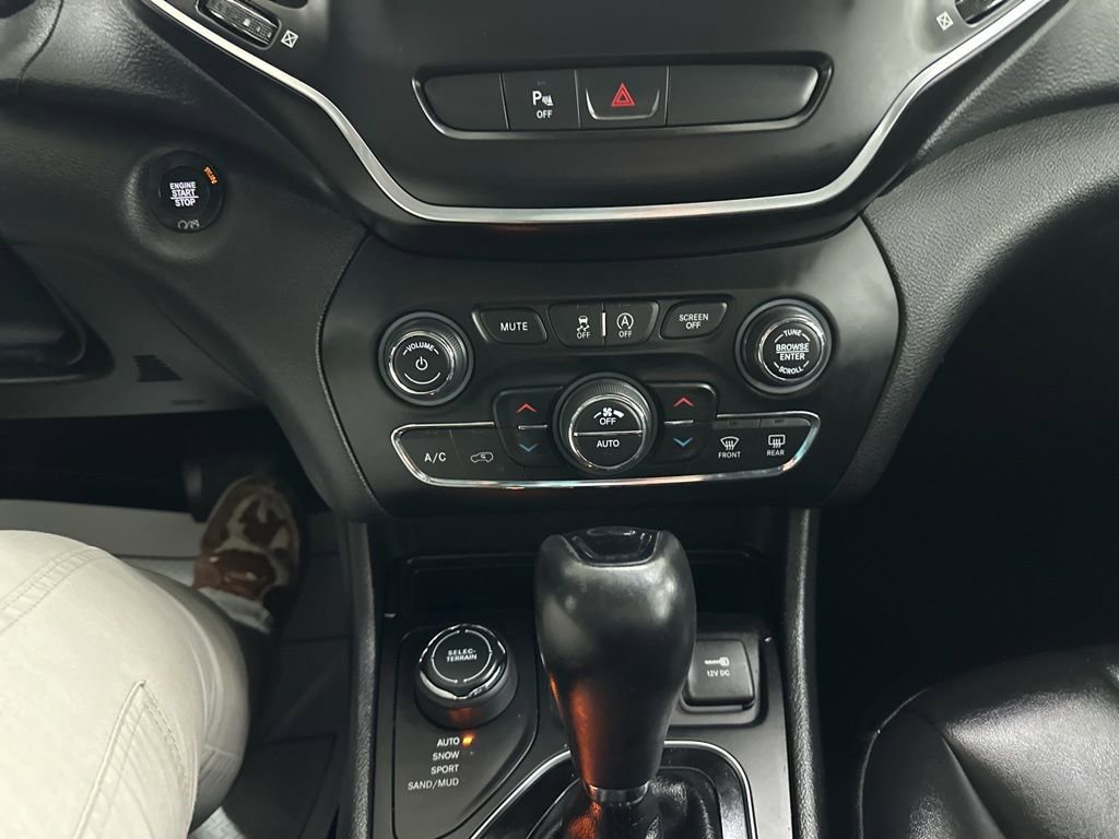 Used 2019 Jeep Cherokee Latitude Plus image 42