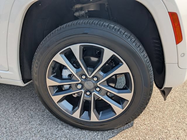 Used 2025 Jeep Grand Cherokee Overland AWD/4WD image 9