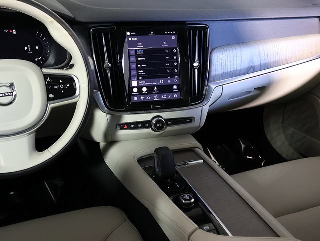 Used 2023 Volvo S90 B6 Plus AWD/4WD image 18