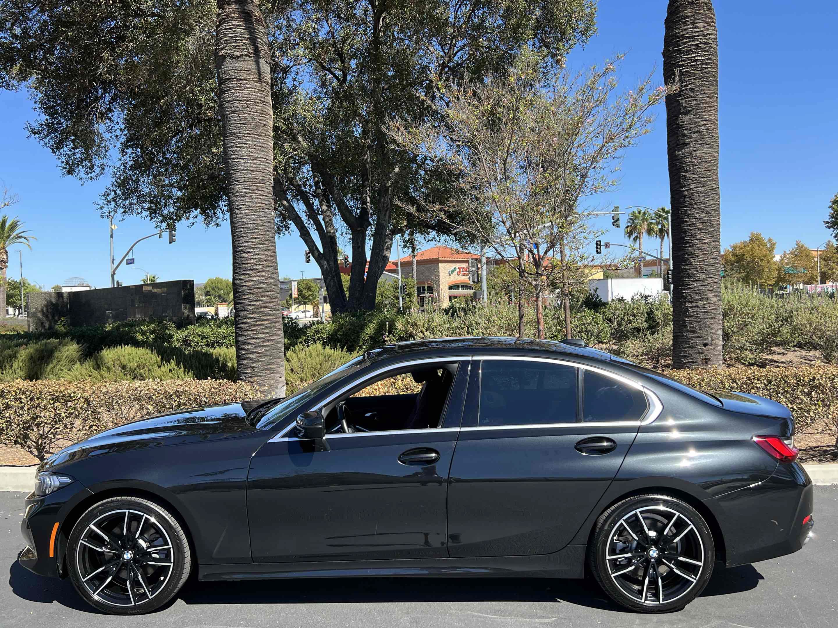 Used 2024 BMW 330i xDrive Sedan w/ Premium Package AWD/4WD image 16