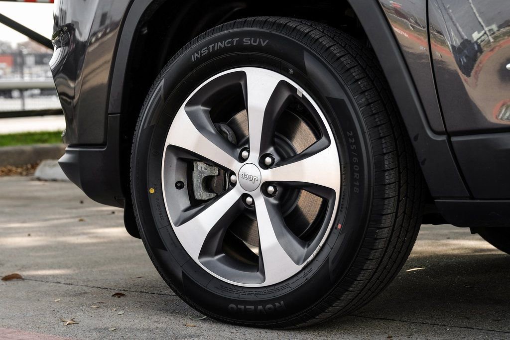 Used 2022 Jeep Cherokee Limited image 65