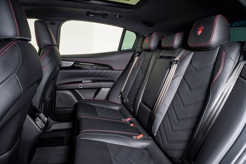 Certified 2023 Maserati Grecale Modena image 17