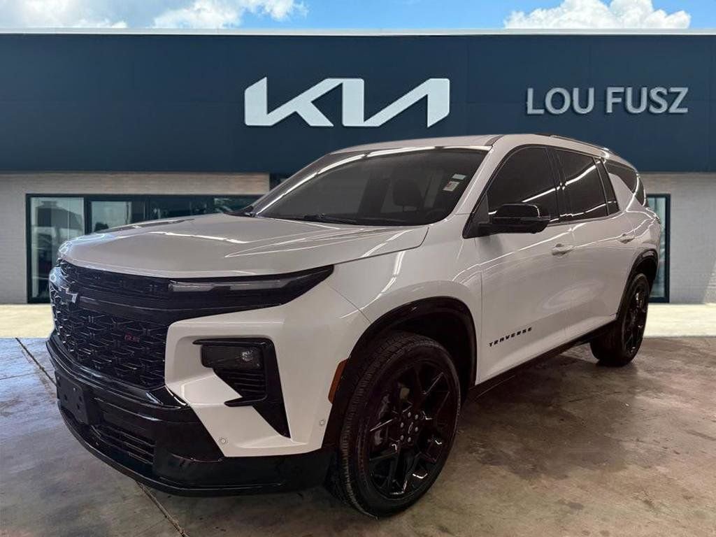 Used 2024 Chevrolet Traverse RS image 1