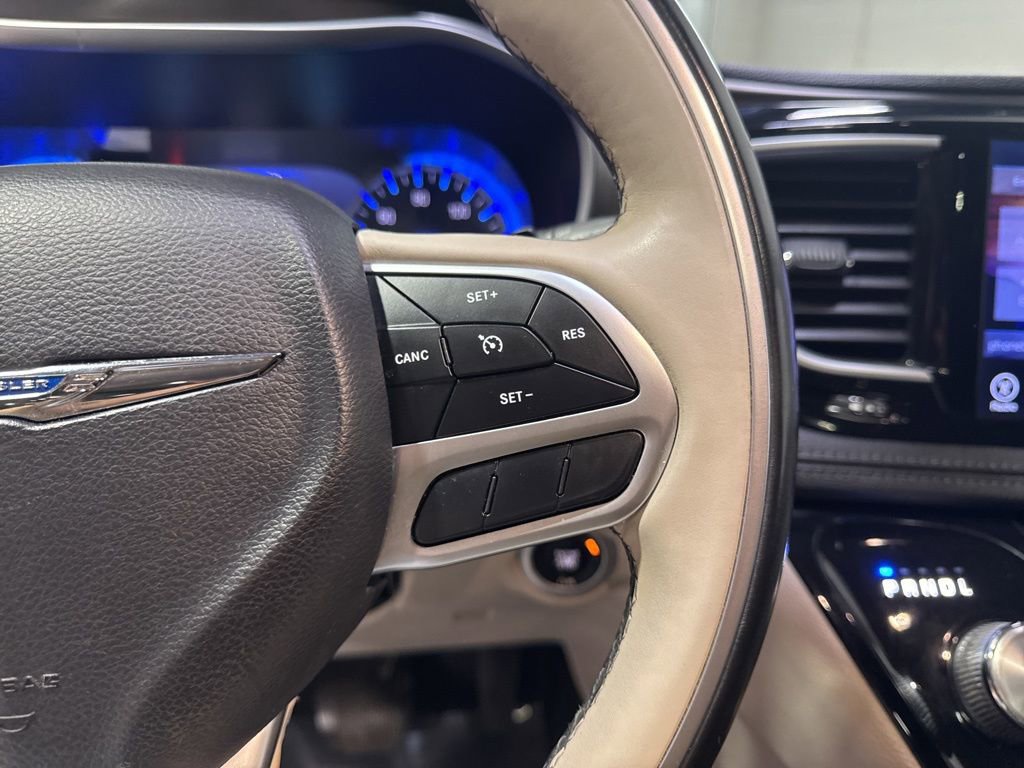 Used 2017 Chrysler Pacifica Limited w/ UConnect Theater Package image 12