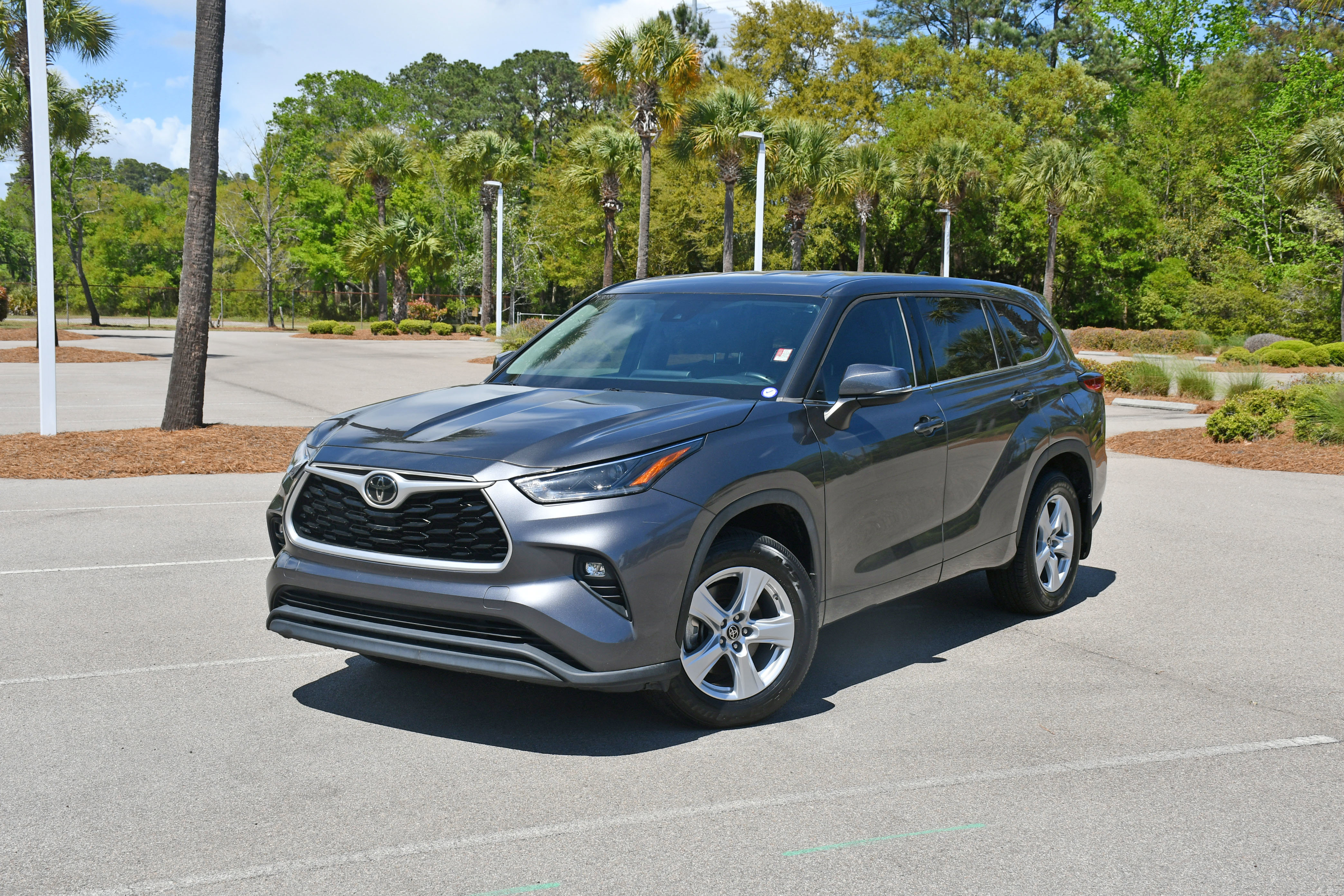 Used 2021 Toyota Highlander LE AWD/4WD image 6