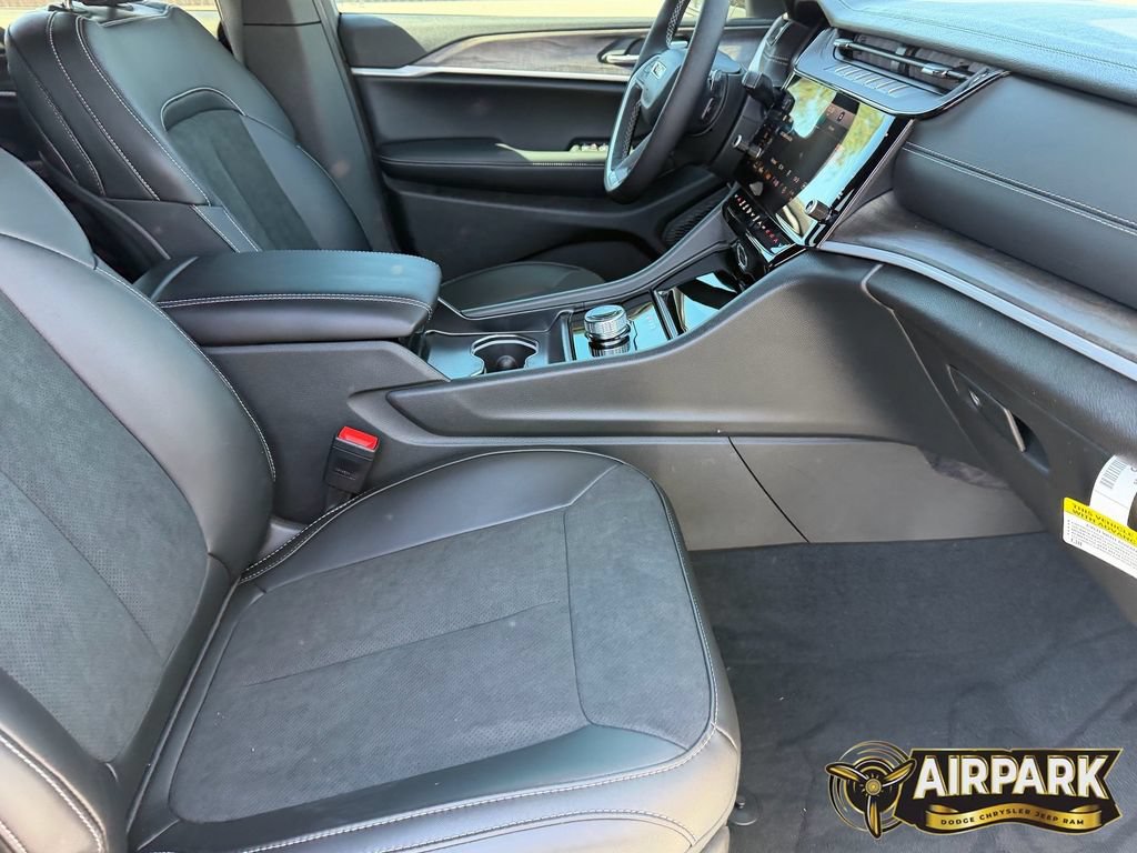 New 2026 Jeep Grand Cherokee Altitude RWD image 12