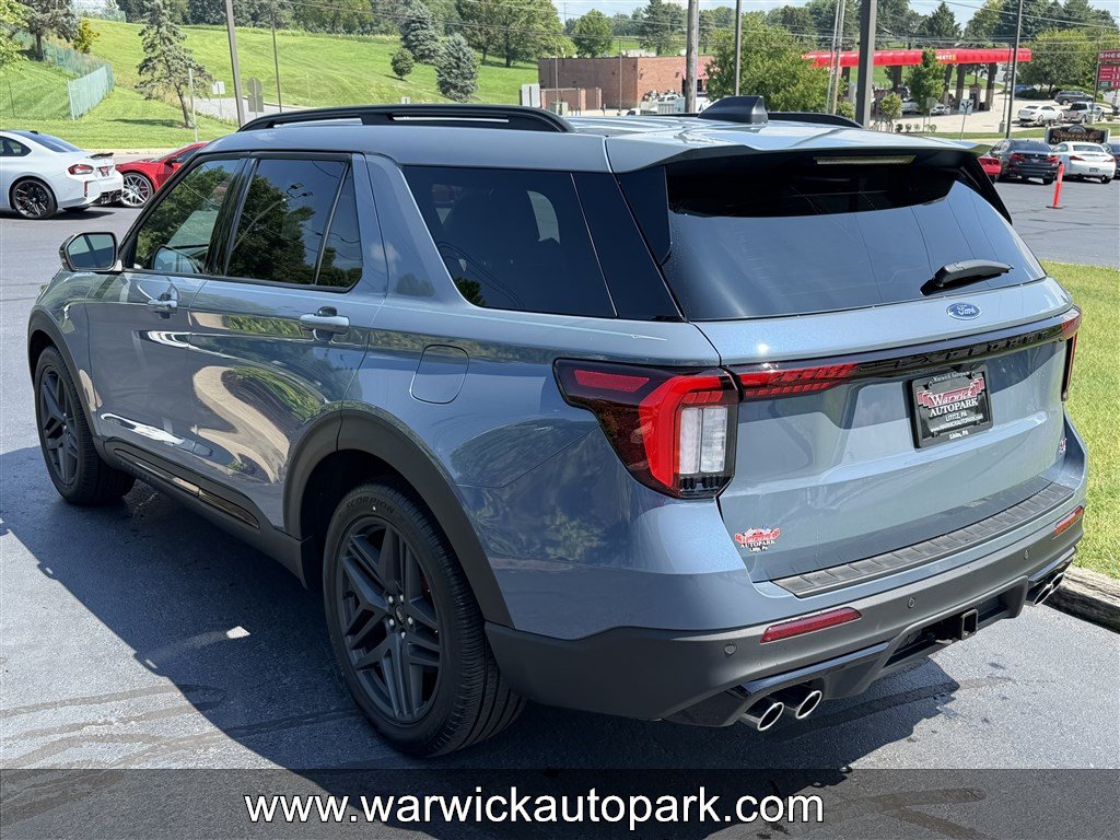 Used 2025 Ford Explorer ST AWD/4WD image 14
