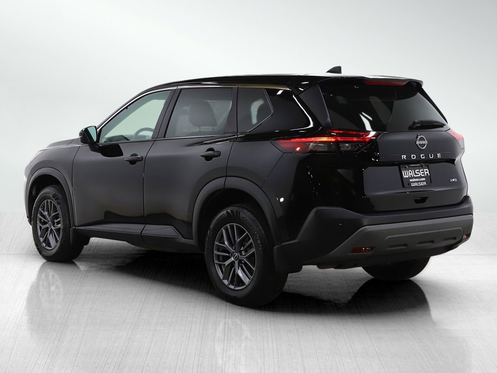 Used 2022 Nissan Rogue S image 3