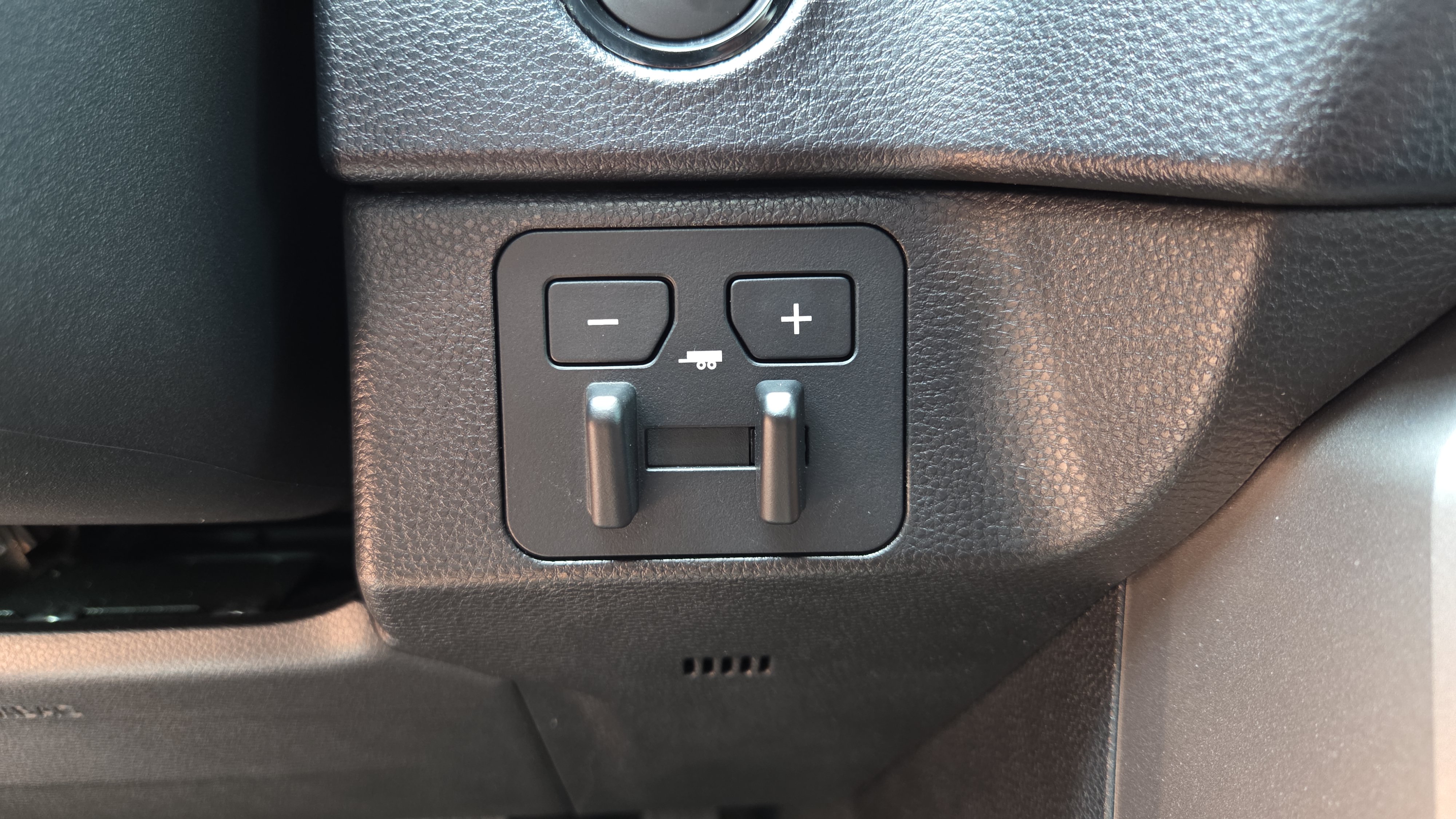 Certified 2025 Toyota Tundra SR5 w/ SR5 Convenience Package AWD/4WD image 24