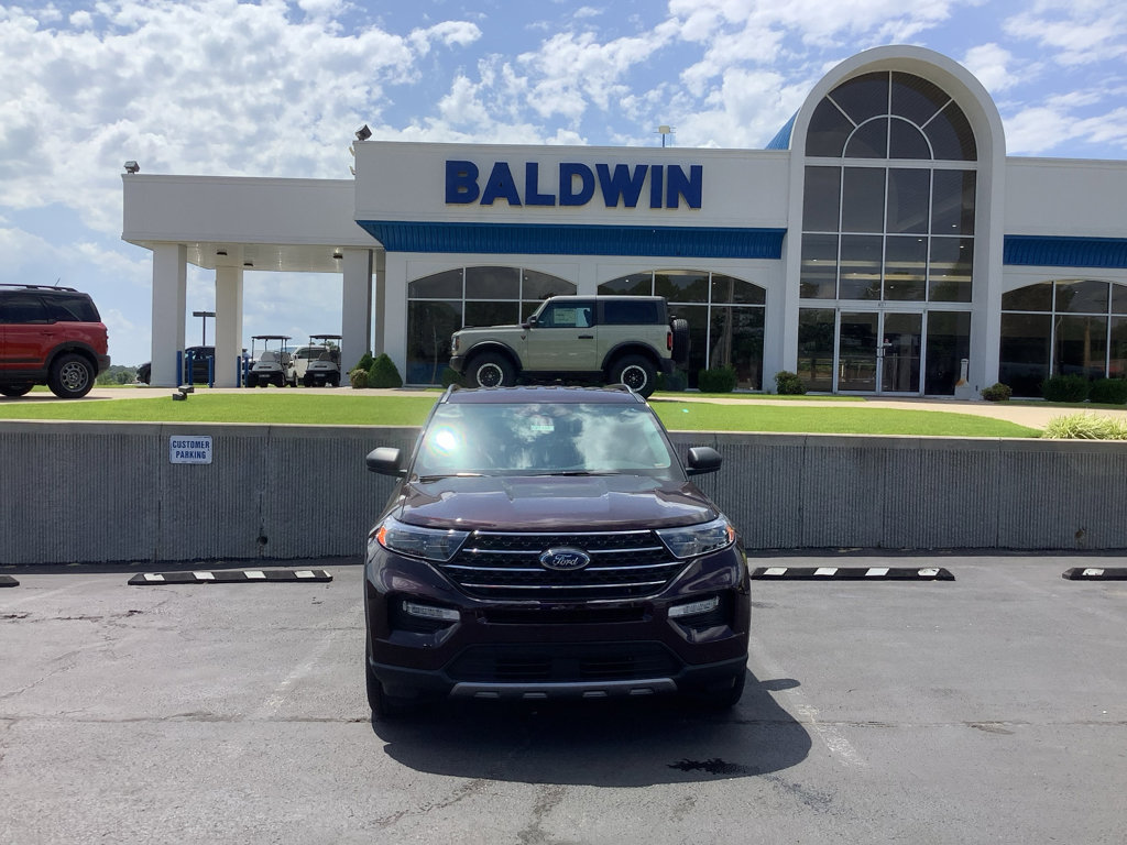 Used 2022 Ford Explorer XLT w/ Equipment Group 202A image 2