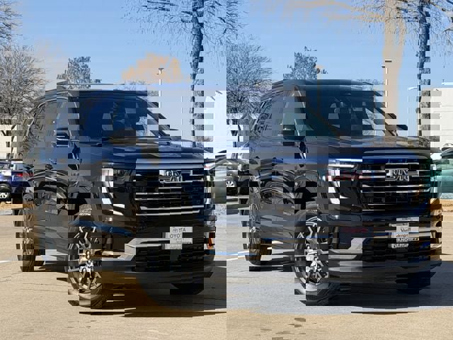 Used 2025 GMC Acadia Elevation image 2