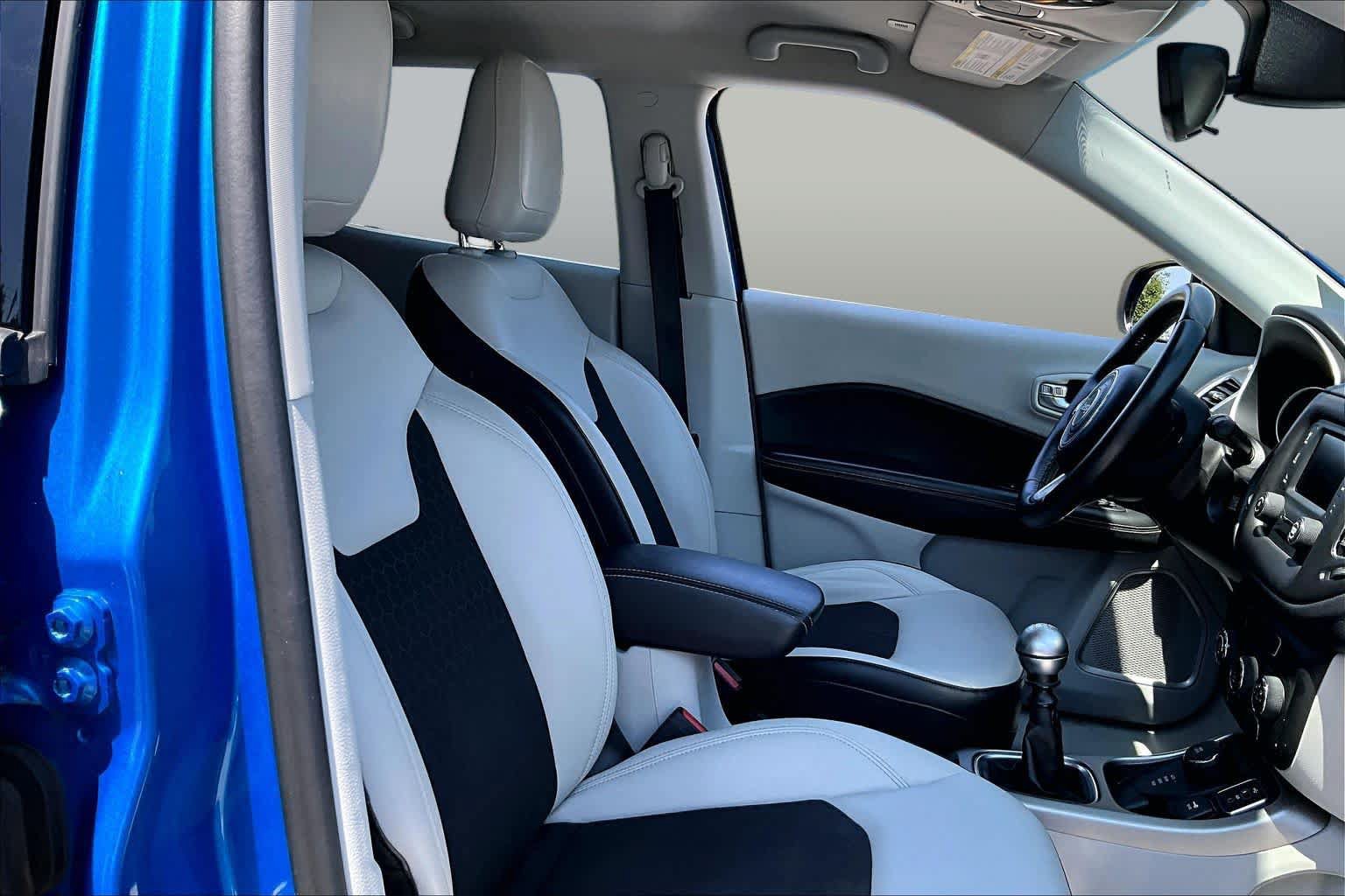 Used 2018 Jeep Compass Latitude AWD/4WD image 9