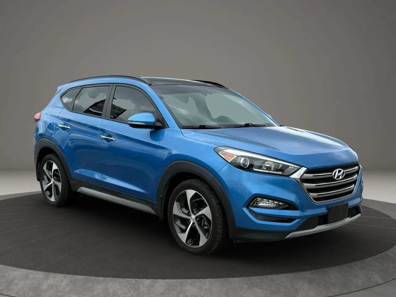 Used 2017 Hyundai Tucson Limited w/ Limited Ultimate Package 03 FWD image 5