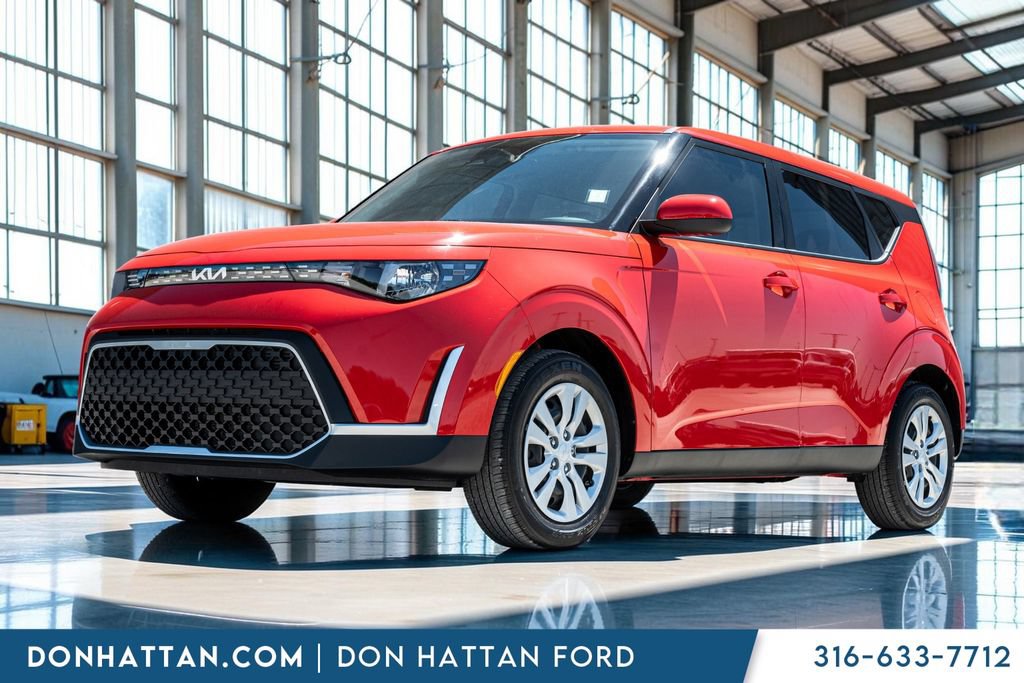 Used 2025 Kia Soul LX FWD image 1