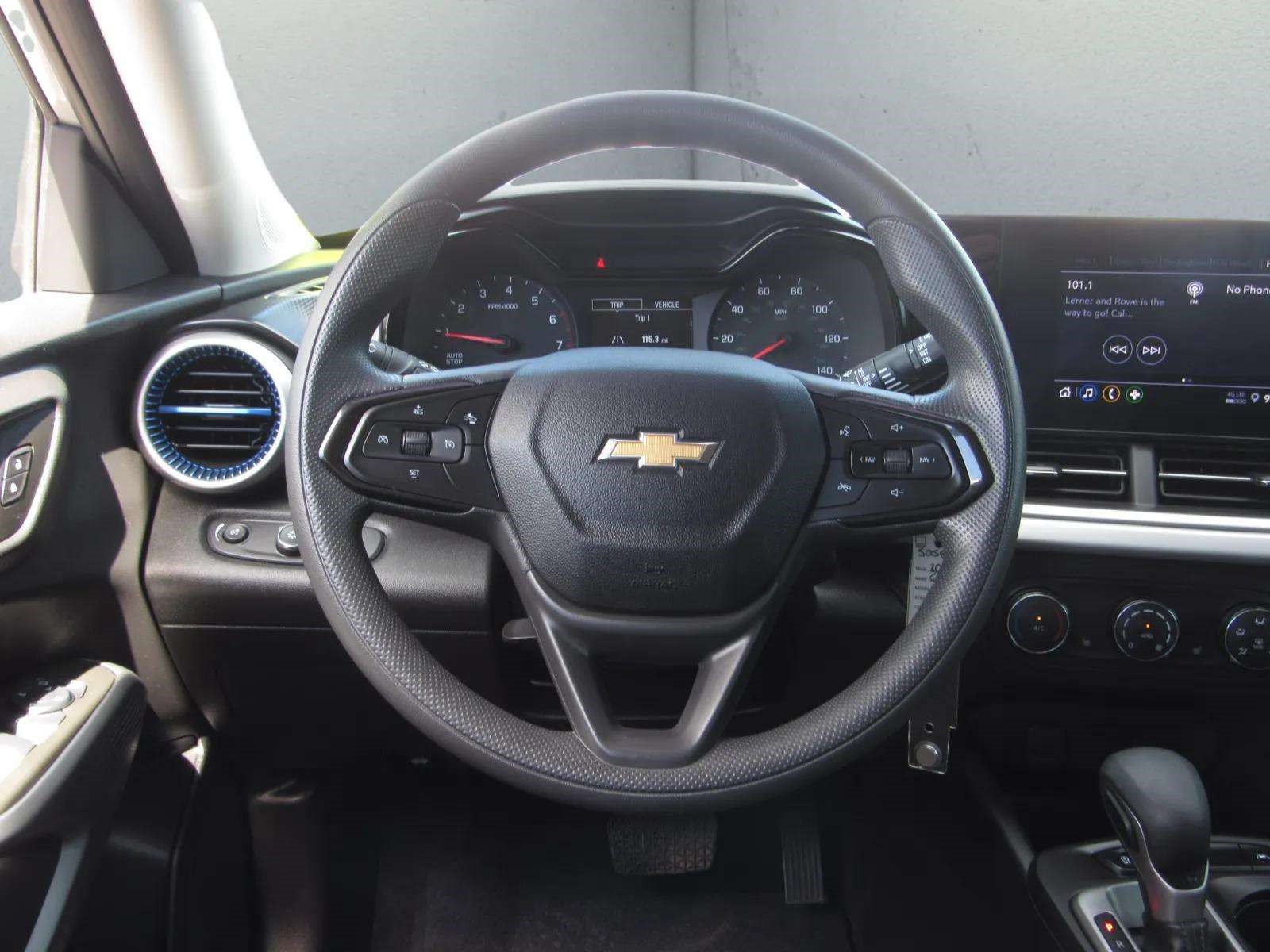 Used 2024 Chevrolet Trax LS w/ LS Convenience Package FWD image 21