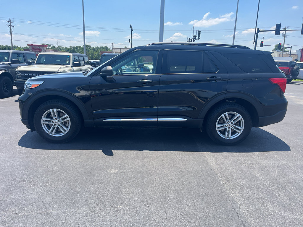 Certified 2021 Ford Explorer XLT w/ Equipment Group 202A AWD/4WD image 4