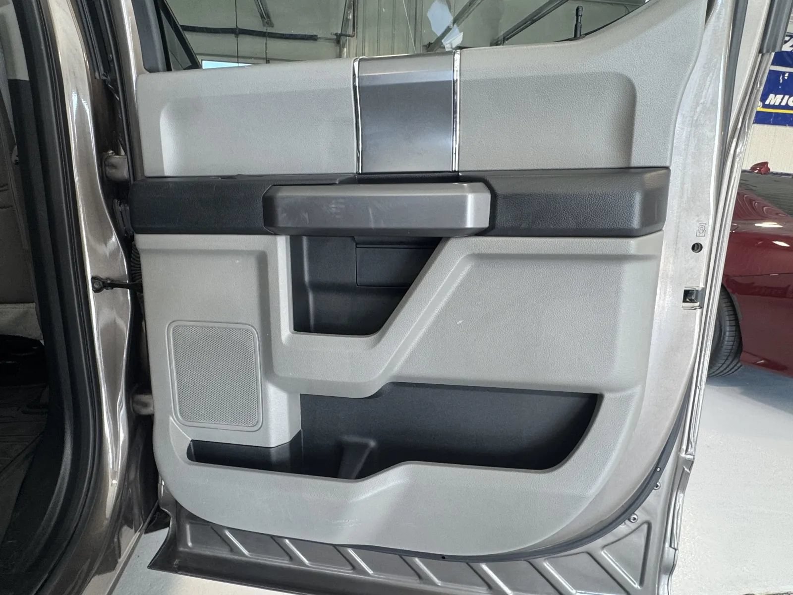 Used 2019 Ford F150 XLT w/ Equipment Group 302A Luxury AWD/4WD image 17