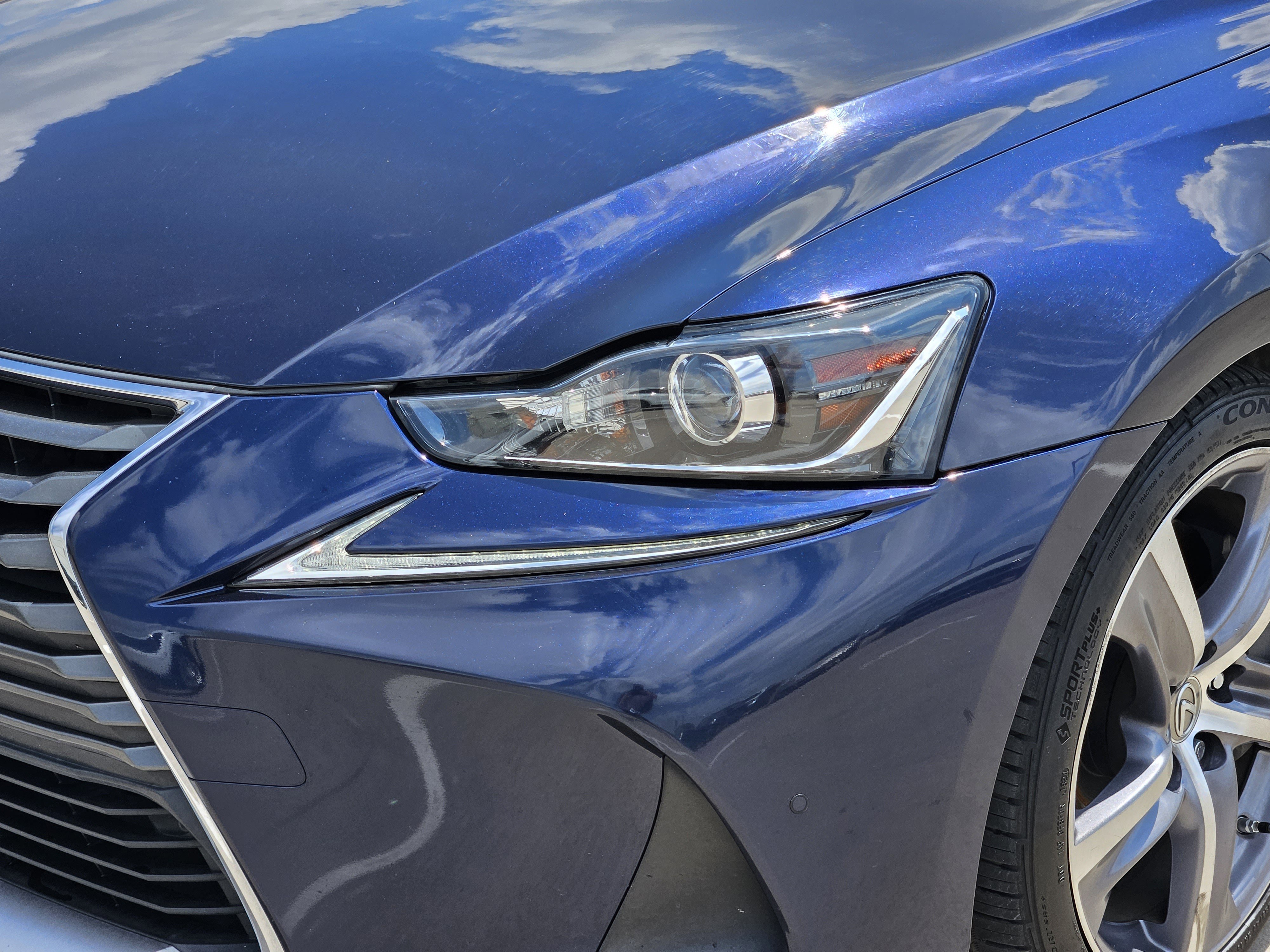 Used 2018 Lexus IS 300 w/ Comfort Package RWD image 12